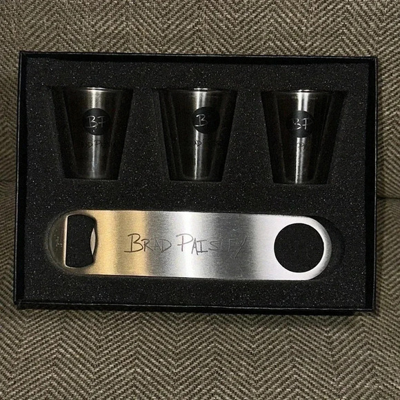 BRAD PAISLEY ‼️Official Merch‼️ 3 piece shot glass and bottle opener/2 vip CMT - Picture 4 of 7